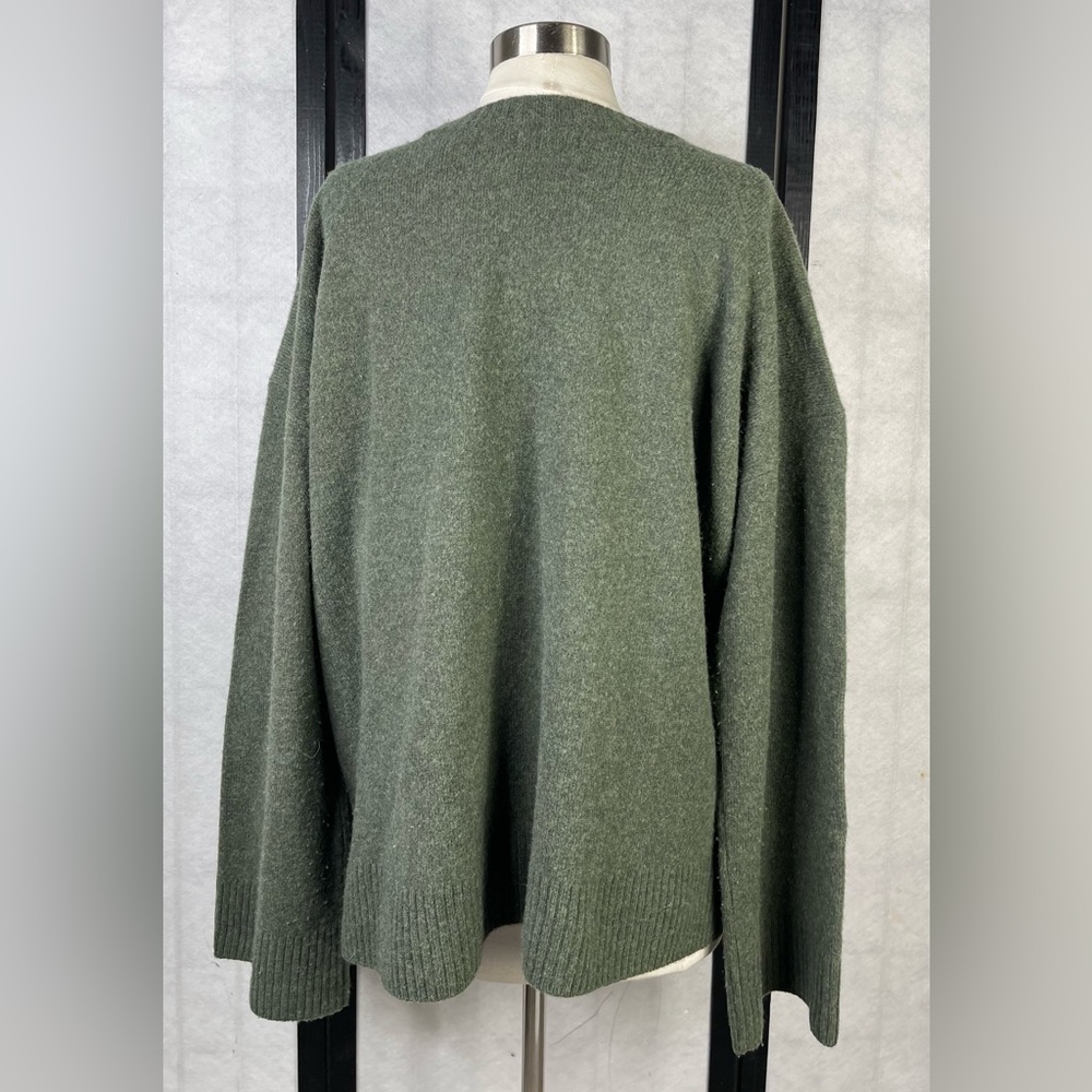 Reformation women’s sweater. Size: XL - Picture 2 of 7
